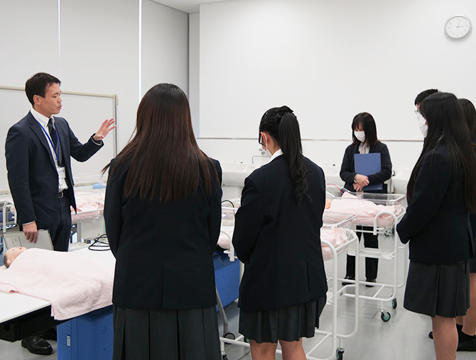 実習室見学の様子