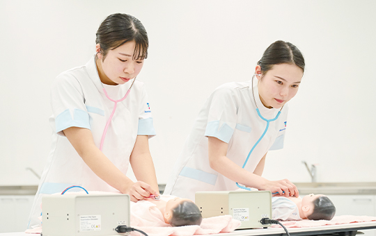 すべての看護学の基盤となる科目 最初の病院実習も経験する