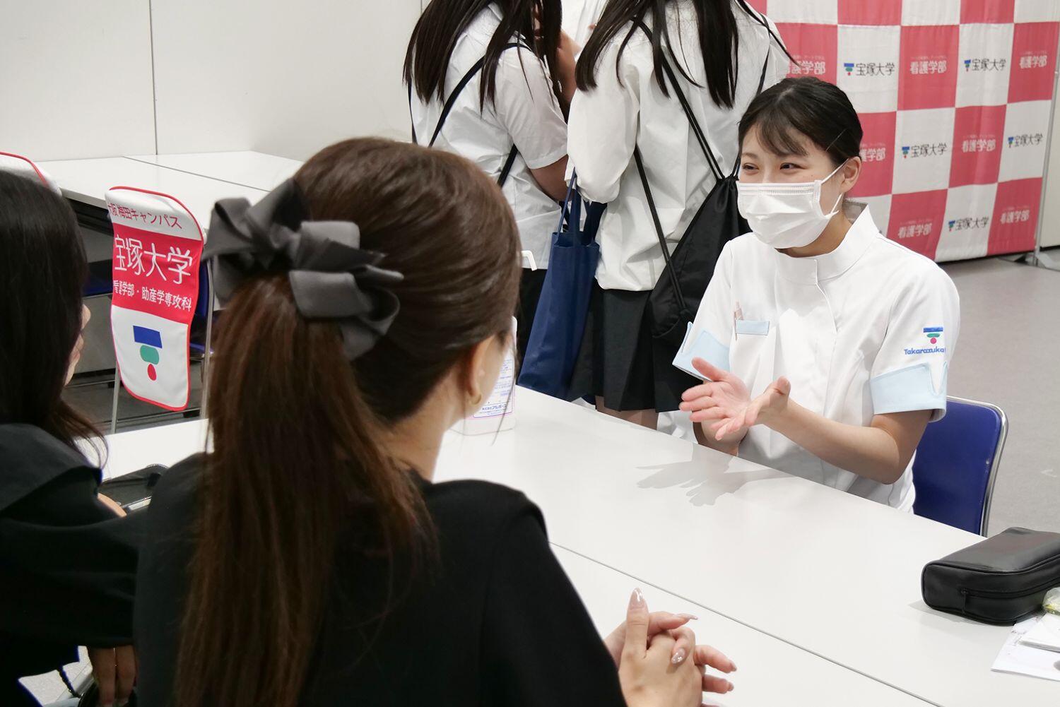 学生フリートーク.jpg
