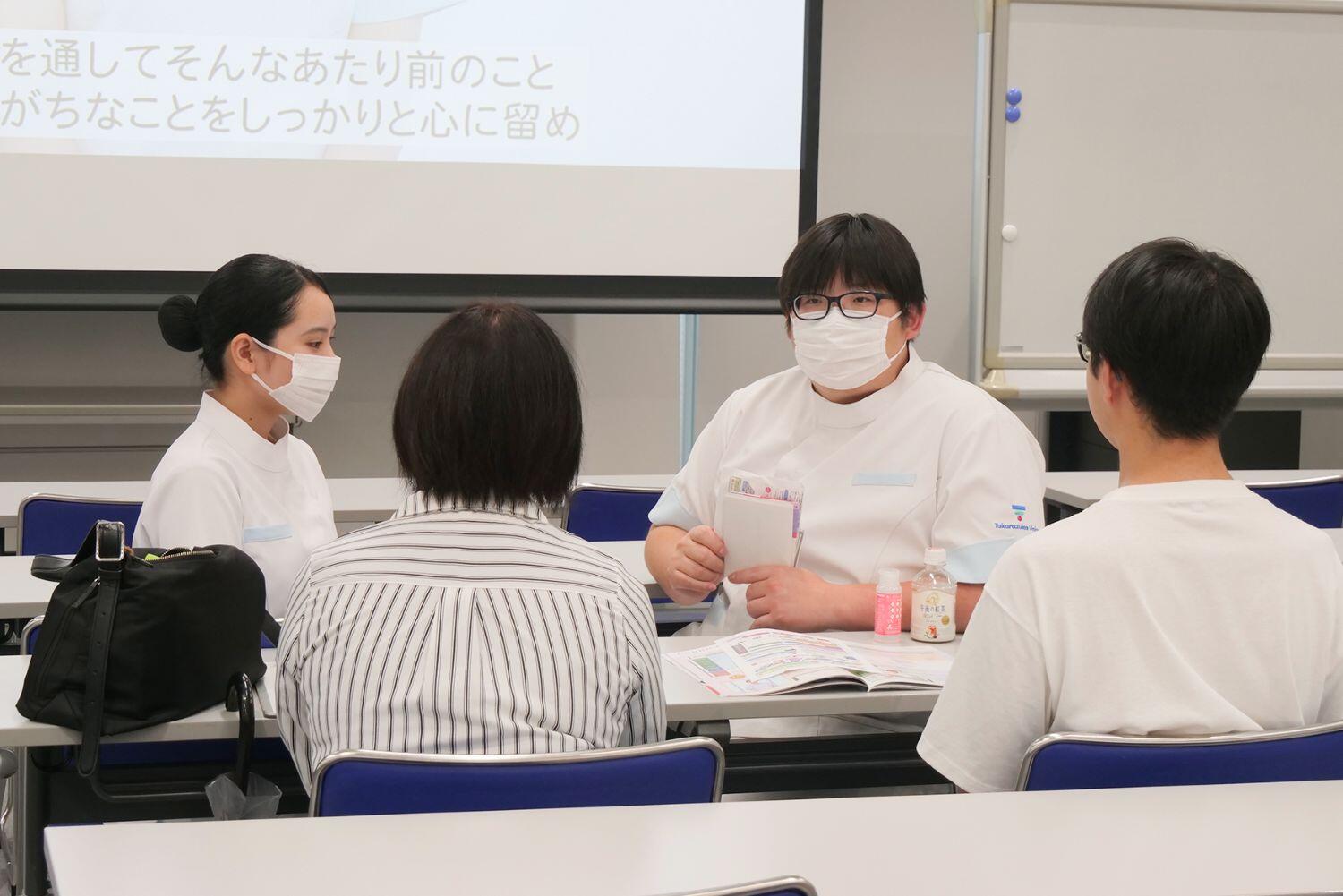 学生フリートーク.jpg