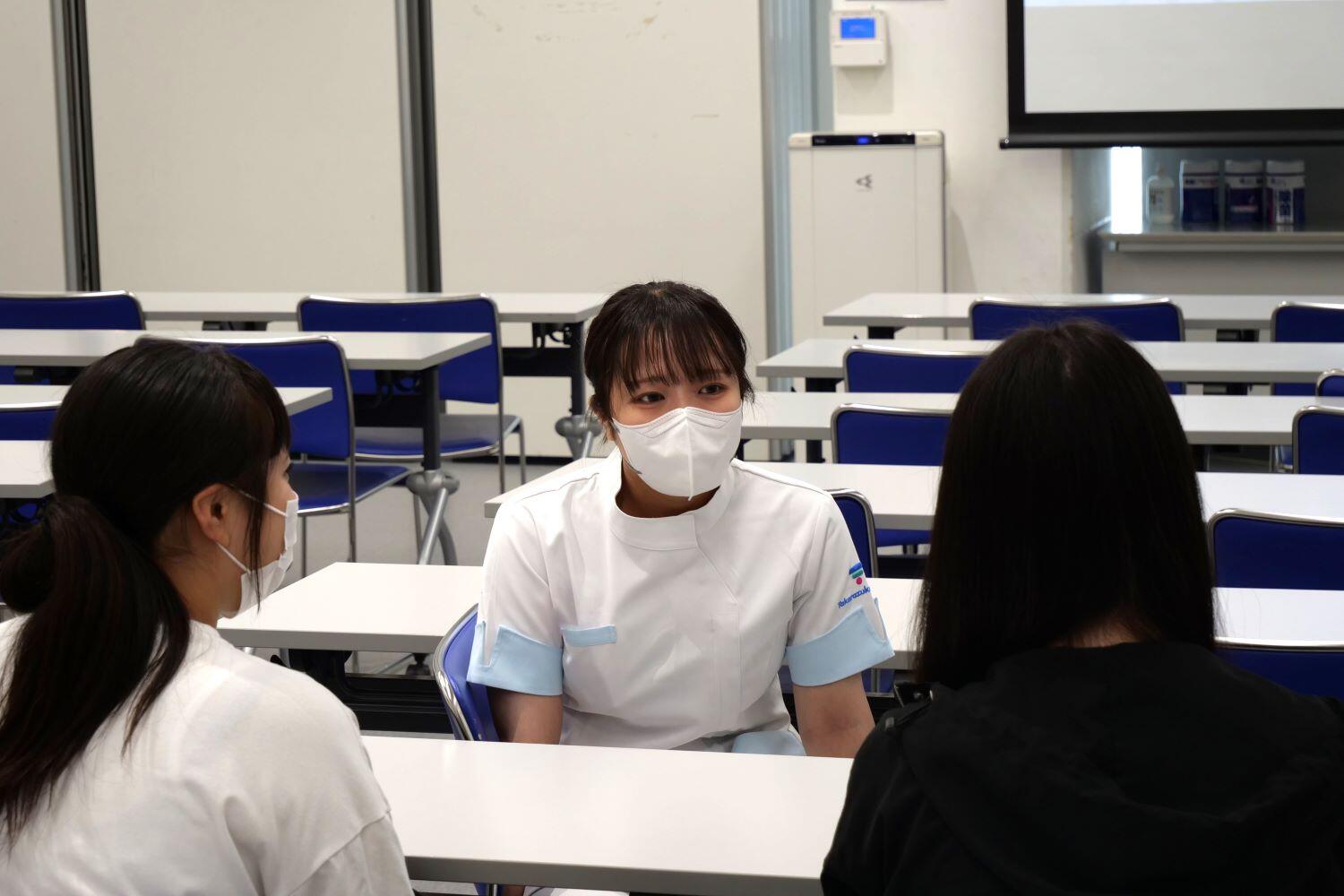 学生フリートーク ss.jpg
