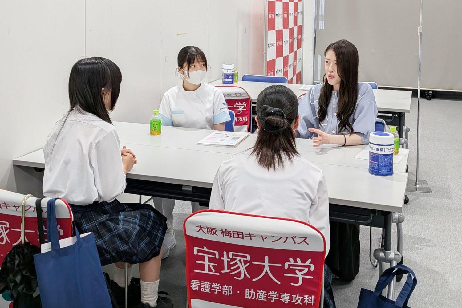 学生フリートーク.jpg