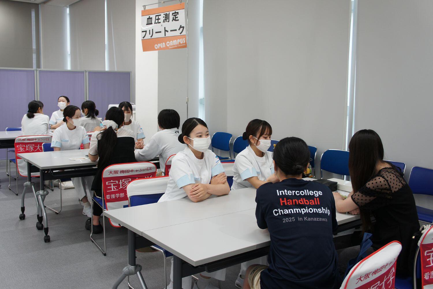 学生フリートーク.jpg