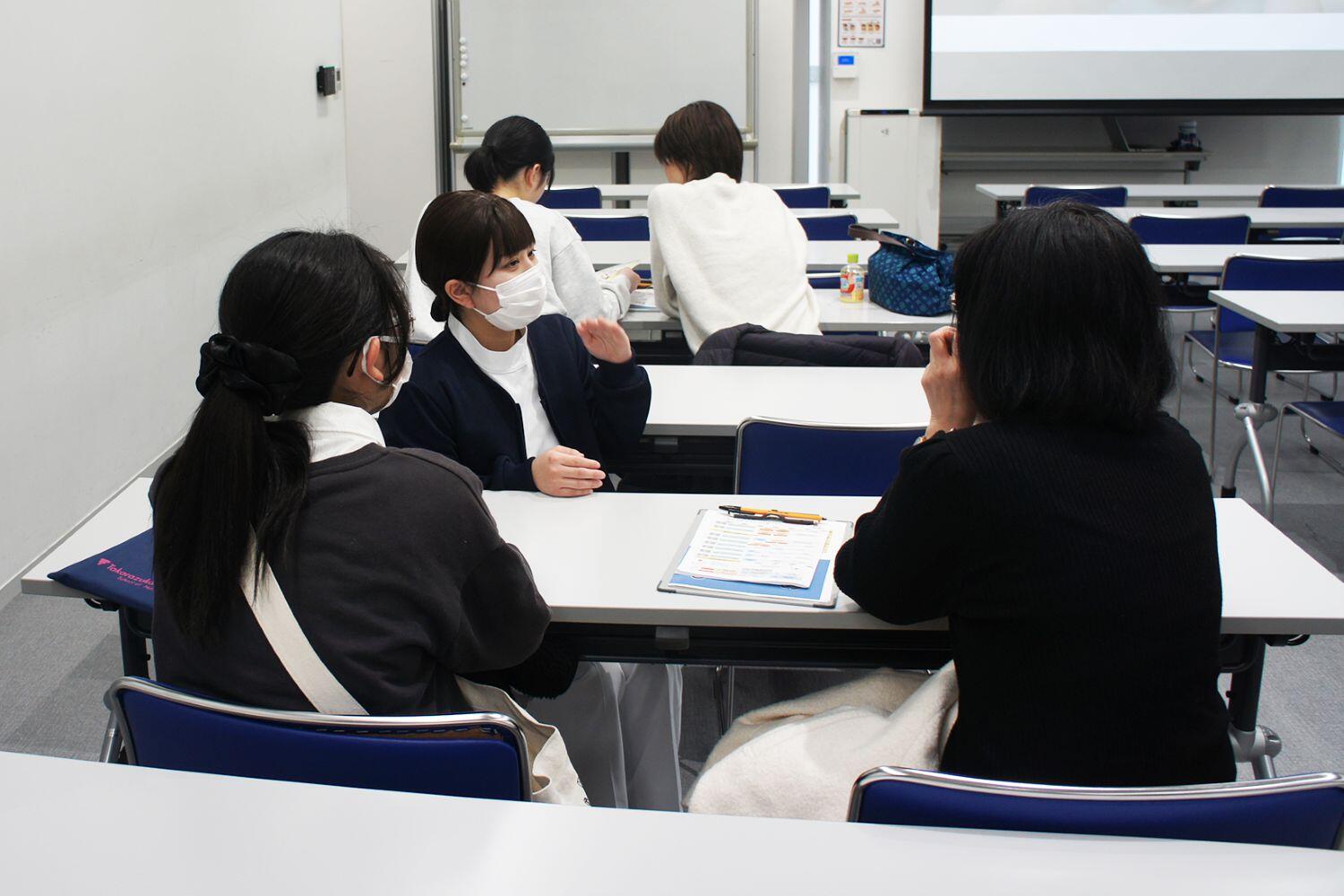 学生フリートーク１ss.jpg