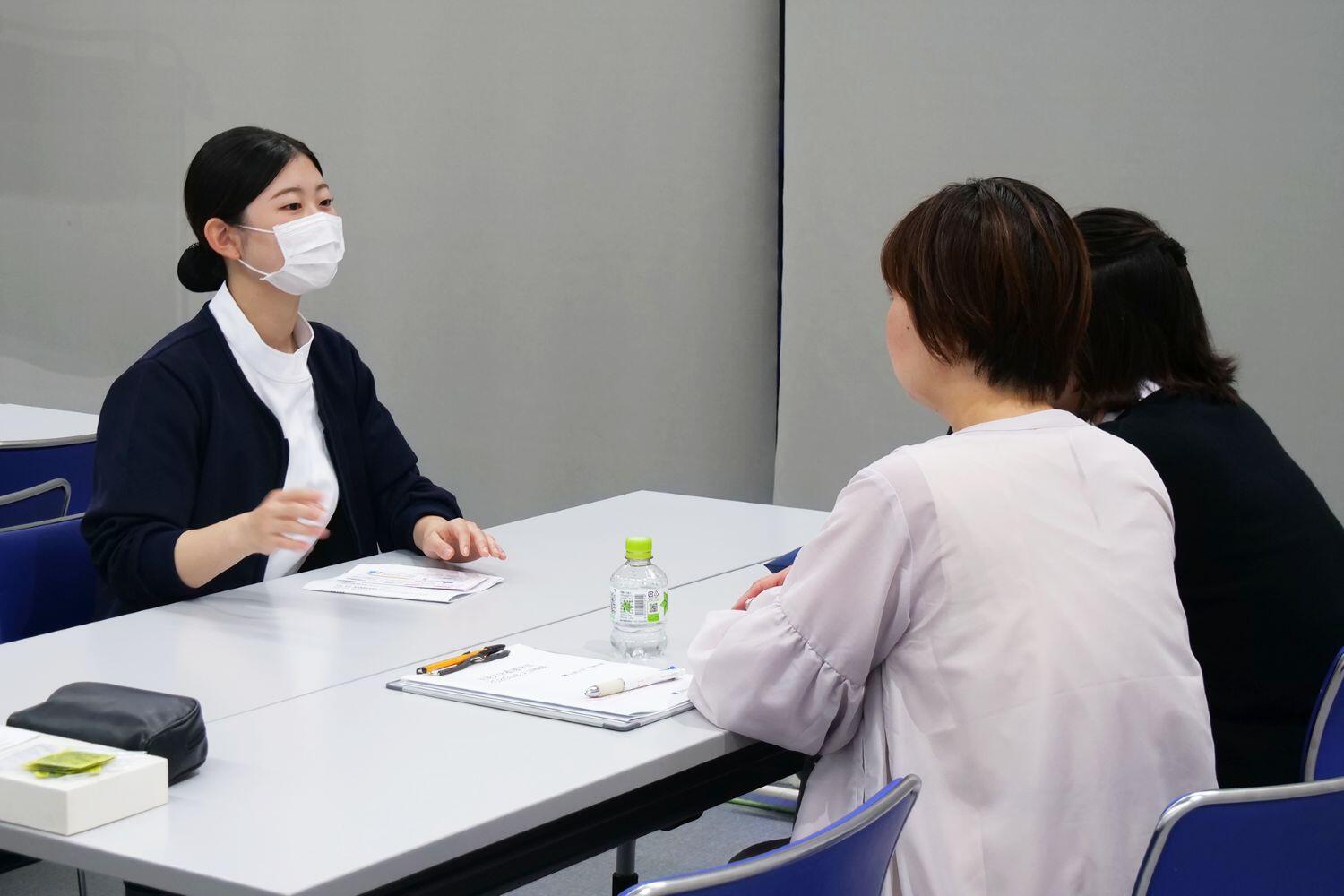 学生フリートーク.jpg