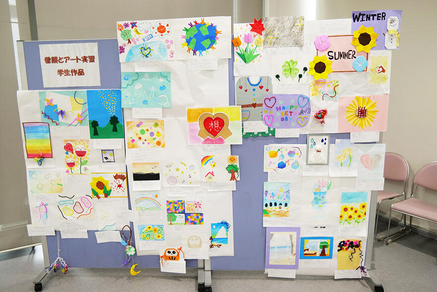 ⑩P1069235（看護とアート実習展示）.jpg