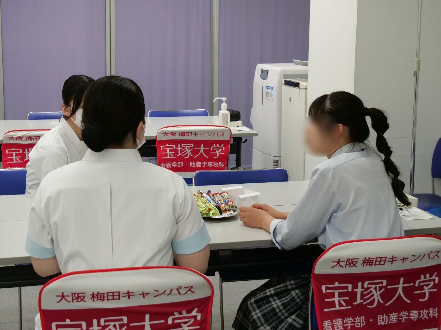 学生フリートーク.jpg