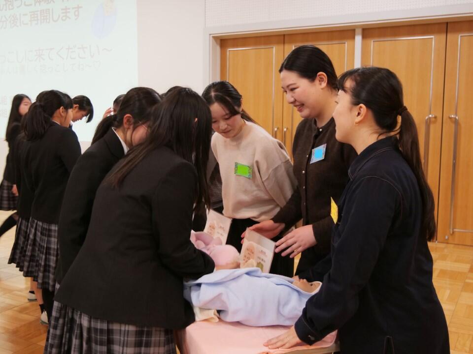 【地域連携】大阪府立咲くやこの花中学校1年生のみなさんに思春期教育を実施しました(助産学専攻科)