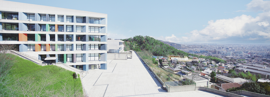 宝塚大学について