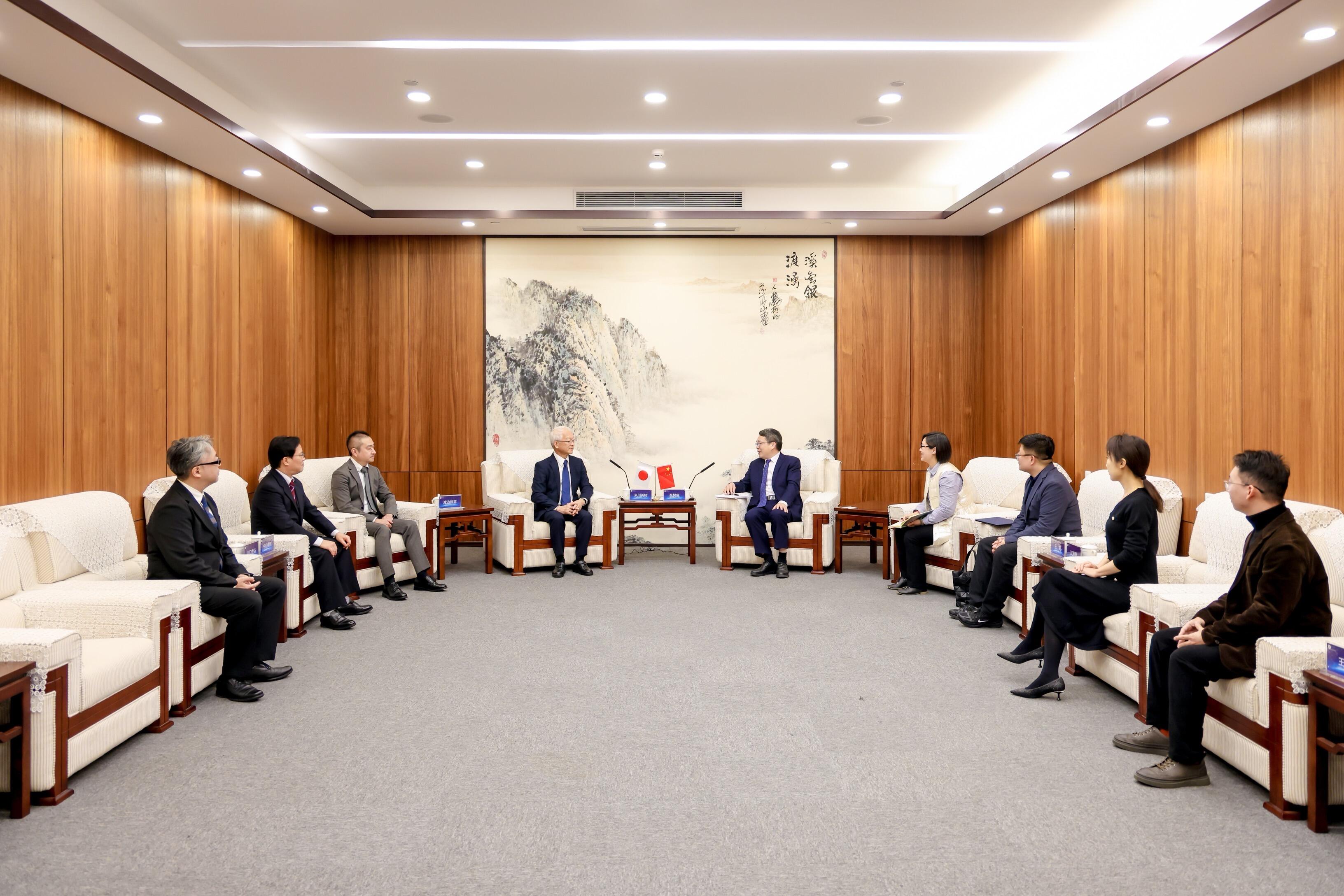 北京城市大学・中国伝媒大学訪問202410.jpg