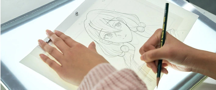 アニメーション制作の様子（トレース台での作画）